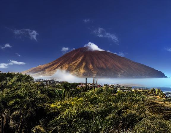 Interpretación Simultánea en Santa Cruz de Tenerife para congresos, eventos y reuniones. Traducciones de alta calidad con intérpretes experimentados. Contacta ahora y solicita presupuesto sin compromiso.